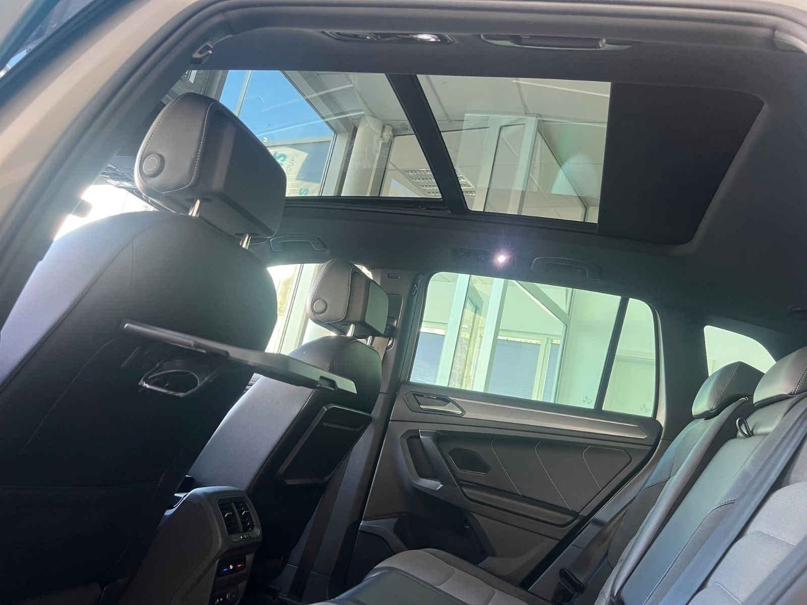 Fahrzeugabbildung Volkswagen Tiguan Highline 2.0TDI DSG 4Motion R-Line