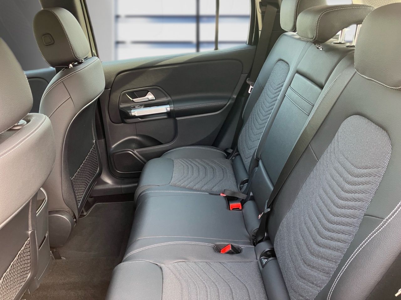 Fahrzeugabbildung Mercedes-Benz GLB 220 4M LENKRADHEIZ+SITZKOMFORT+KAMERA+