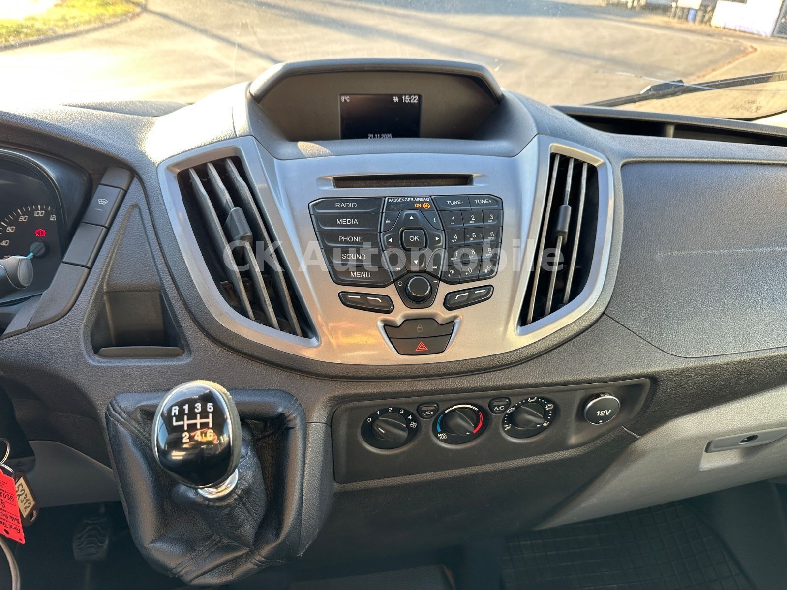 Fahrzeugabbildung Ford Transit Pritsche 350 L2 DoKA/7 Sitze/Klima/AHK