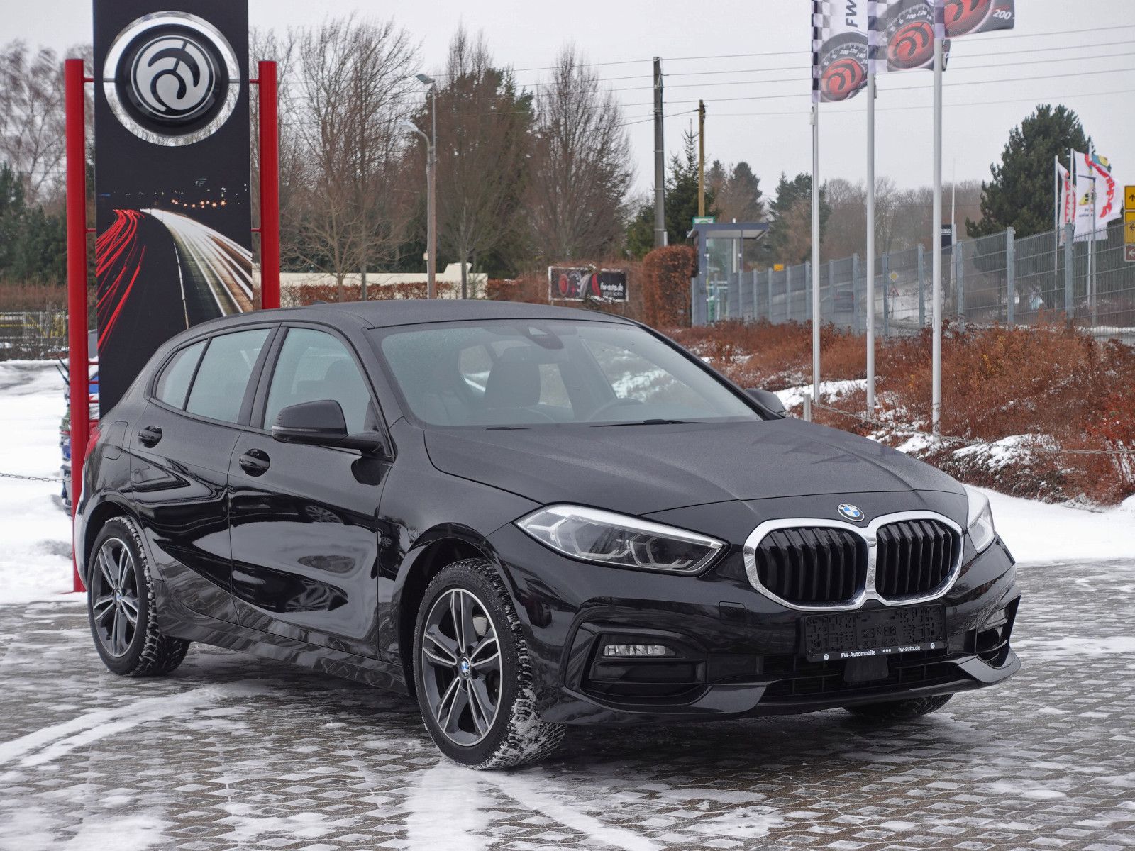 Fahrzeugabbildung BMW 118i Sport Line Navi CarPlay LED-Pkt.