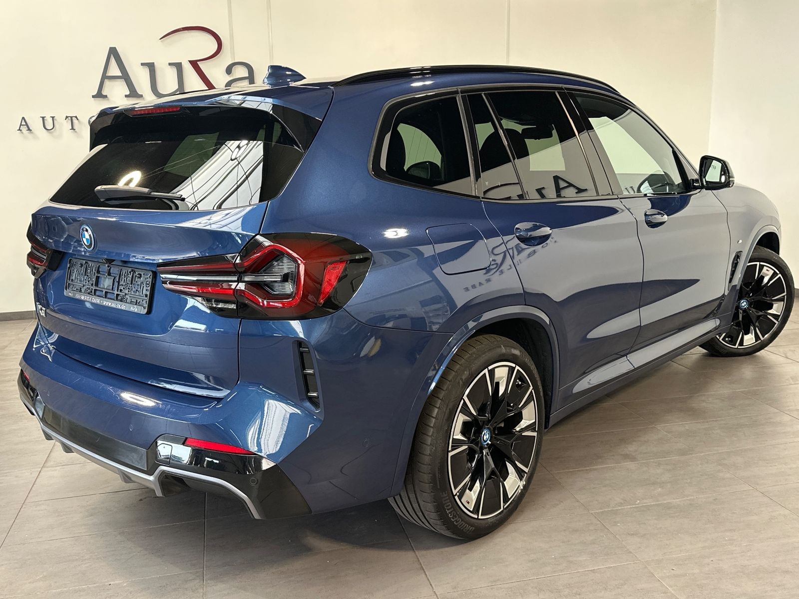 Fahrzeugabbildung BMW iX3 Impressive M-Sport NAV+LED+PANO+AHK+HUD+20ZO