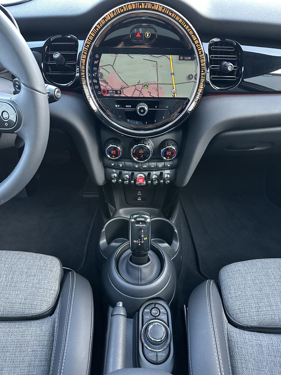 Fahrzeugabbildung MINI Cooper S Classic Trim NAV+LED+PANO+HEAD-UP+H&K