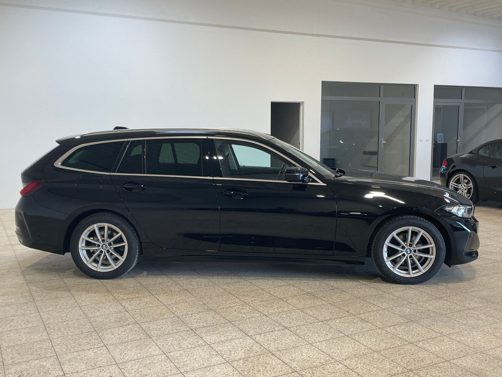 BMW 320d Touring Sport Sitze*Standheizung*H&K*R-CA M foto 8
