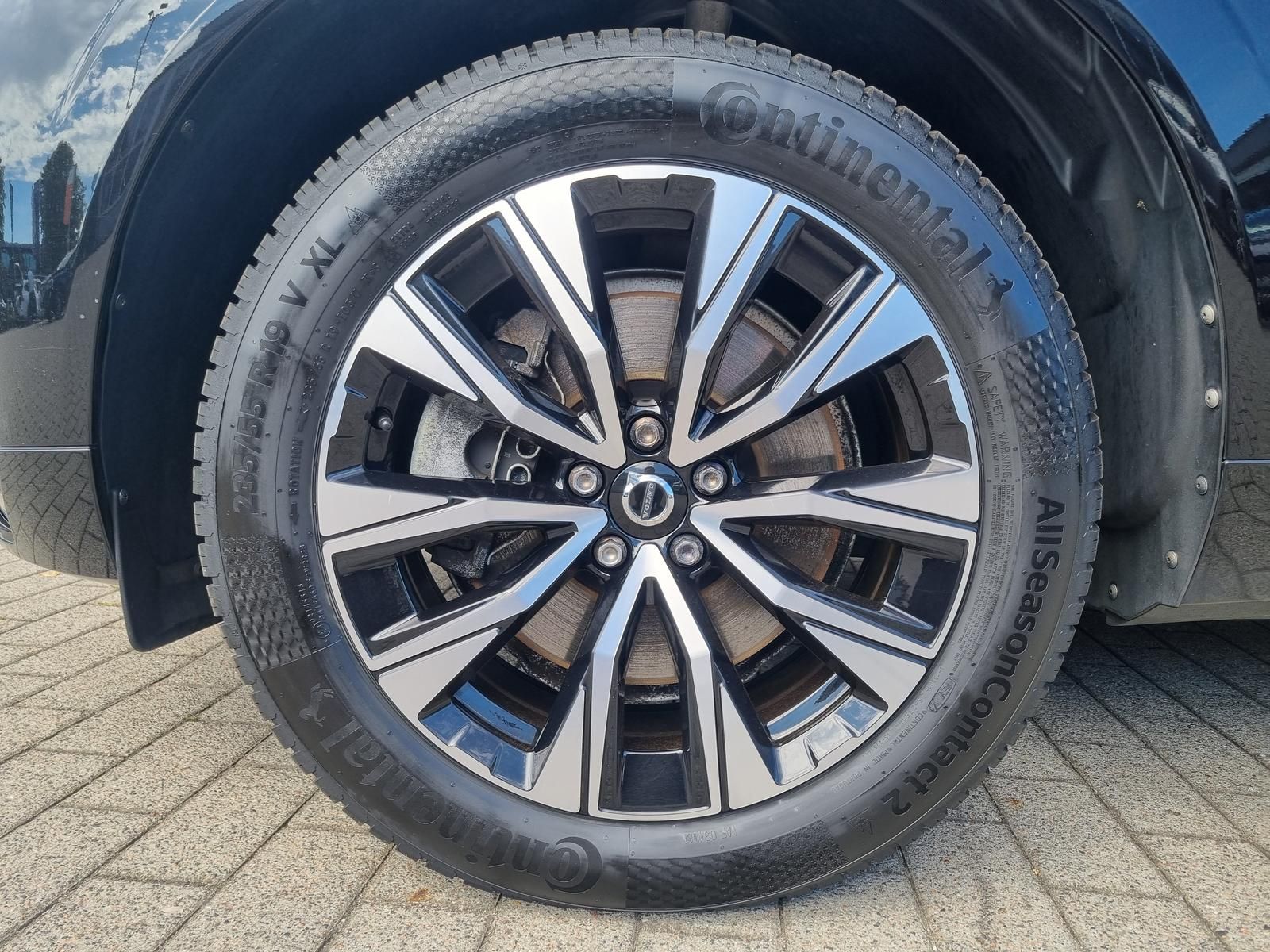 Fahrzeugabbildung Volvo XC60 B4 D Core 'Ganzjahresreifen, Google Maps'