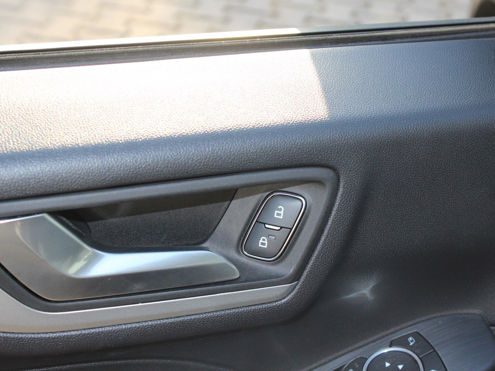 Fahrzeugabbildung Ford Kuga Plug-In Hybrid Cool & Connect 2,5 Duratec
