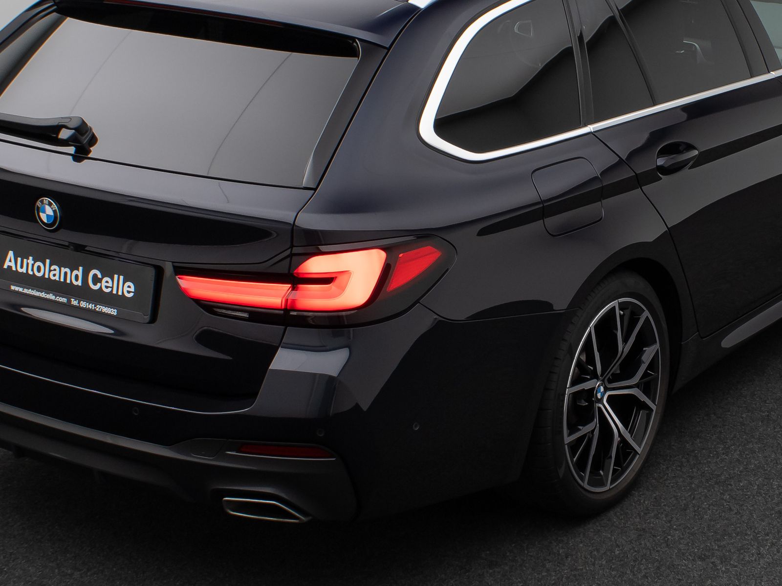 Fahrzeugabbildung BMW 530i M Sport Panorama Kamera DAB HiFi AHK Alarm