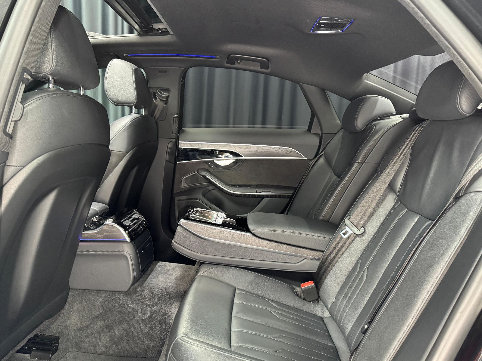 Fahrzeugabbildung Audi A8 50 TDI quattro|B&O|HUD|PANO|MATRIX