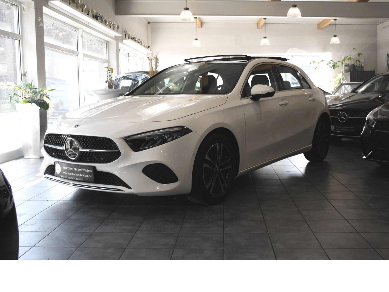 Fahrzeugabbildung Mercedes-Benz A 180 Progres. Line Advanced *Pano-Dach*Winter-P