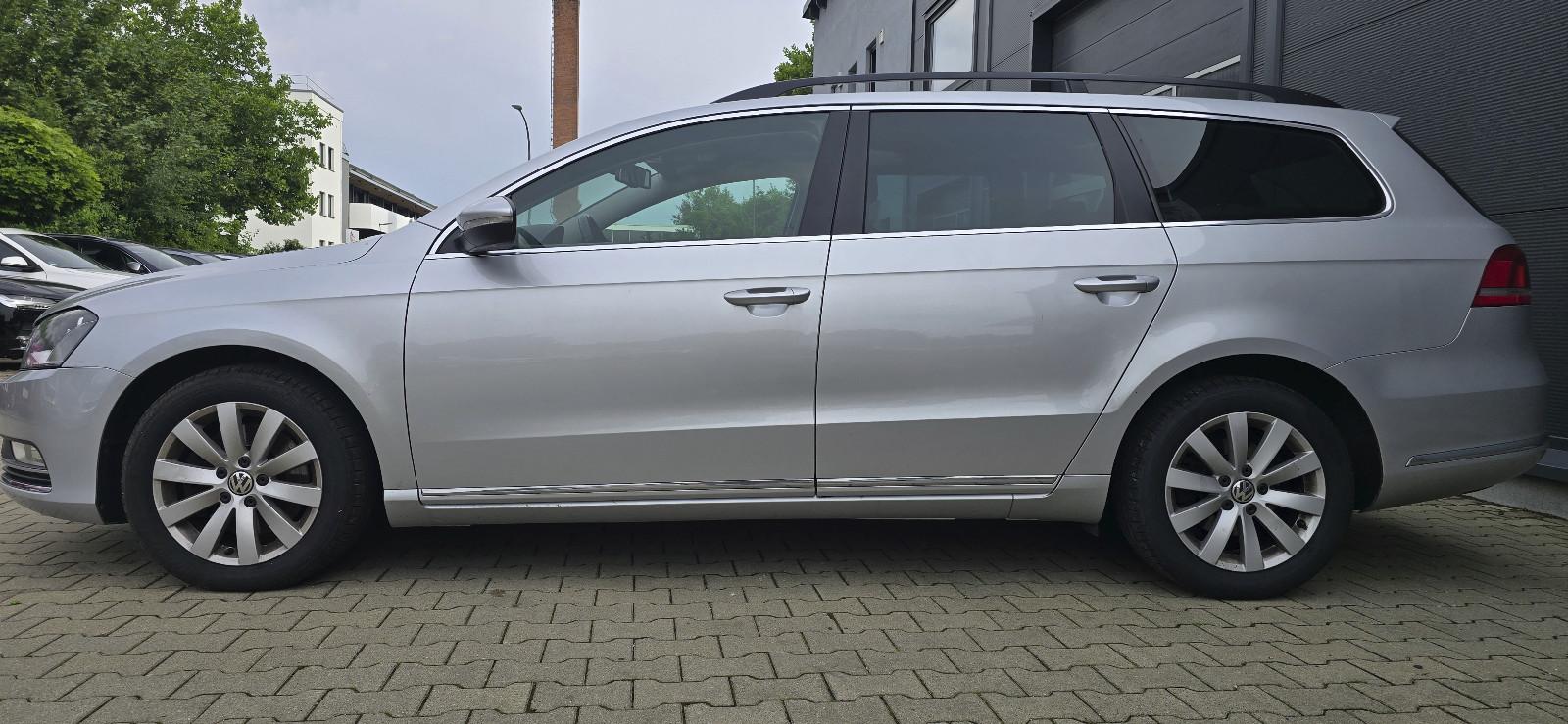 Volkswagen Passat 2014 — rear view