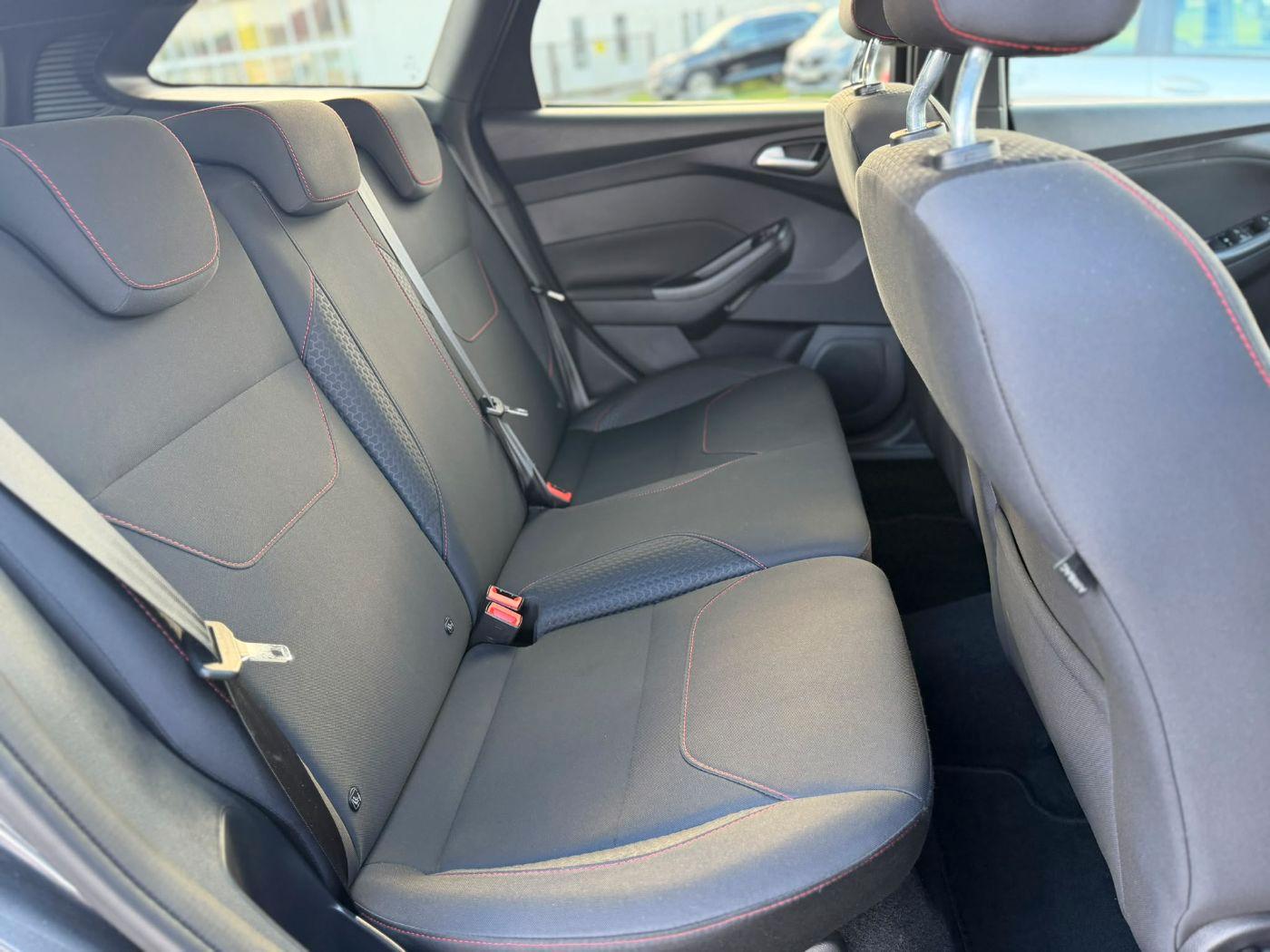 Ford Focus ST-Line Navi PDC SHZ Winterp. Facelift Kam