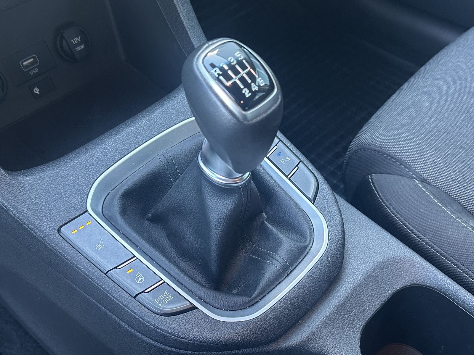 Fahrzeugabbildung Hyundai i30 1.5 T-GDI LED AHK KAMERA WINTERPAKET TEMPOM.