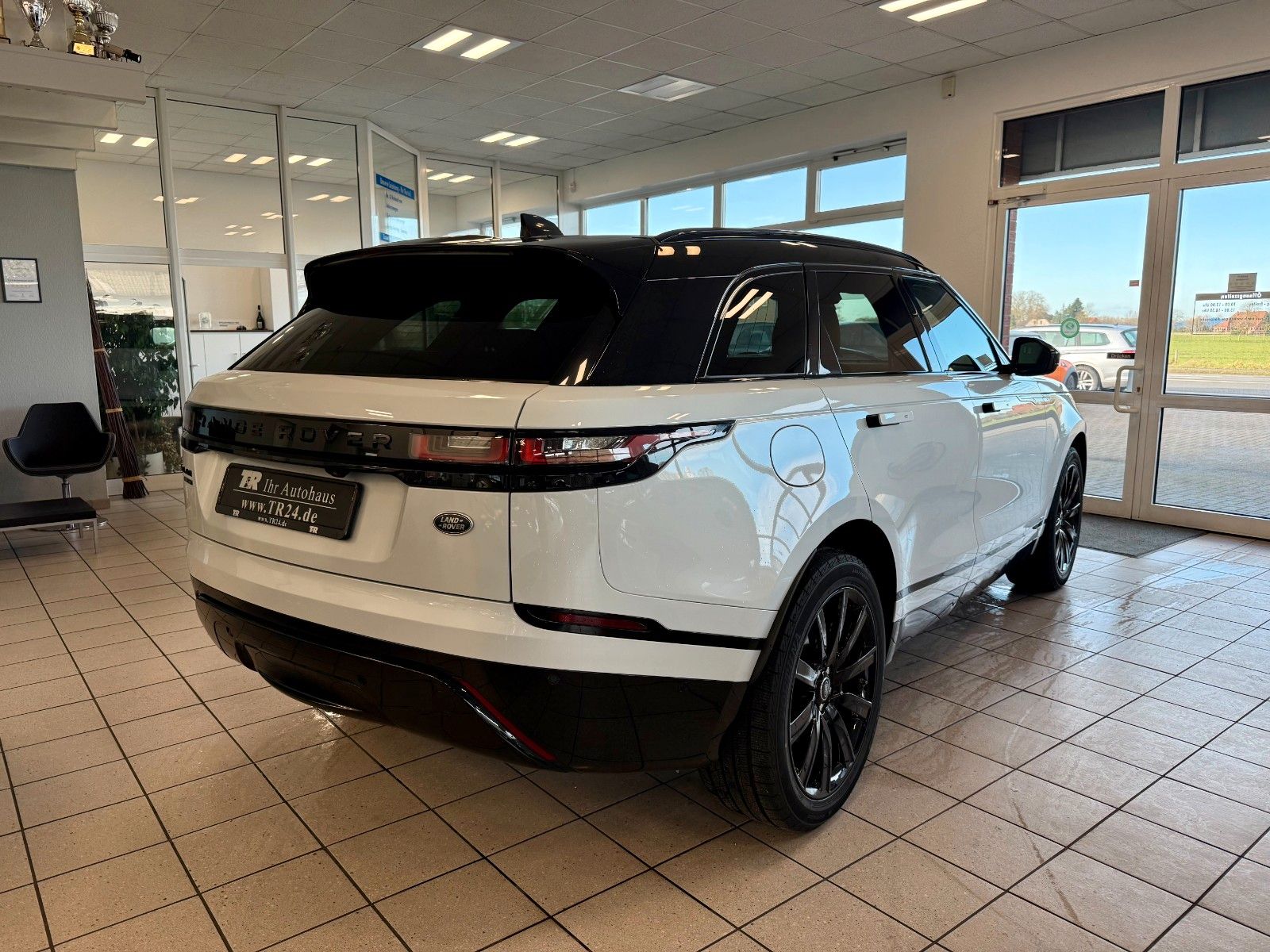 Fahrzeugabbildung Land Rover Range Rover Velar P250 R-Dynamic SE DesignPaket
