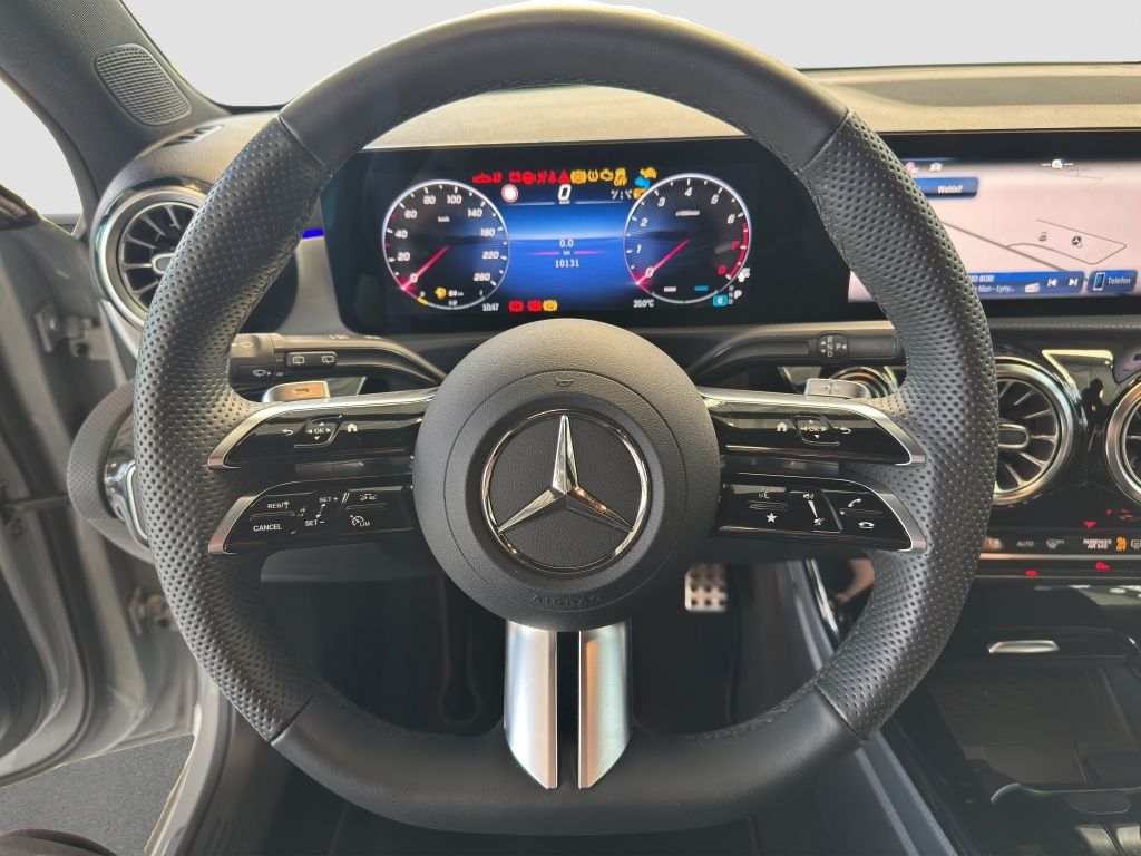 Fahrzeugabbildung Mercedes-Benz A 200 AHK*LED*PDC*ParkAss*Sportp.*SpurH*SpurW*LM