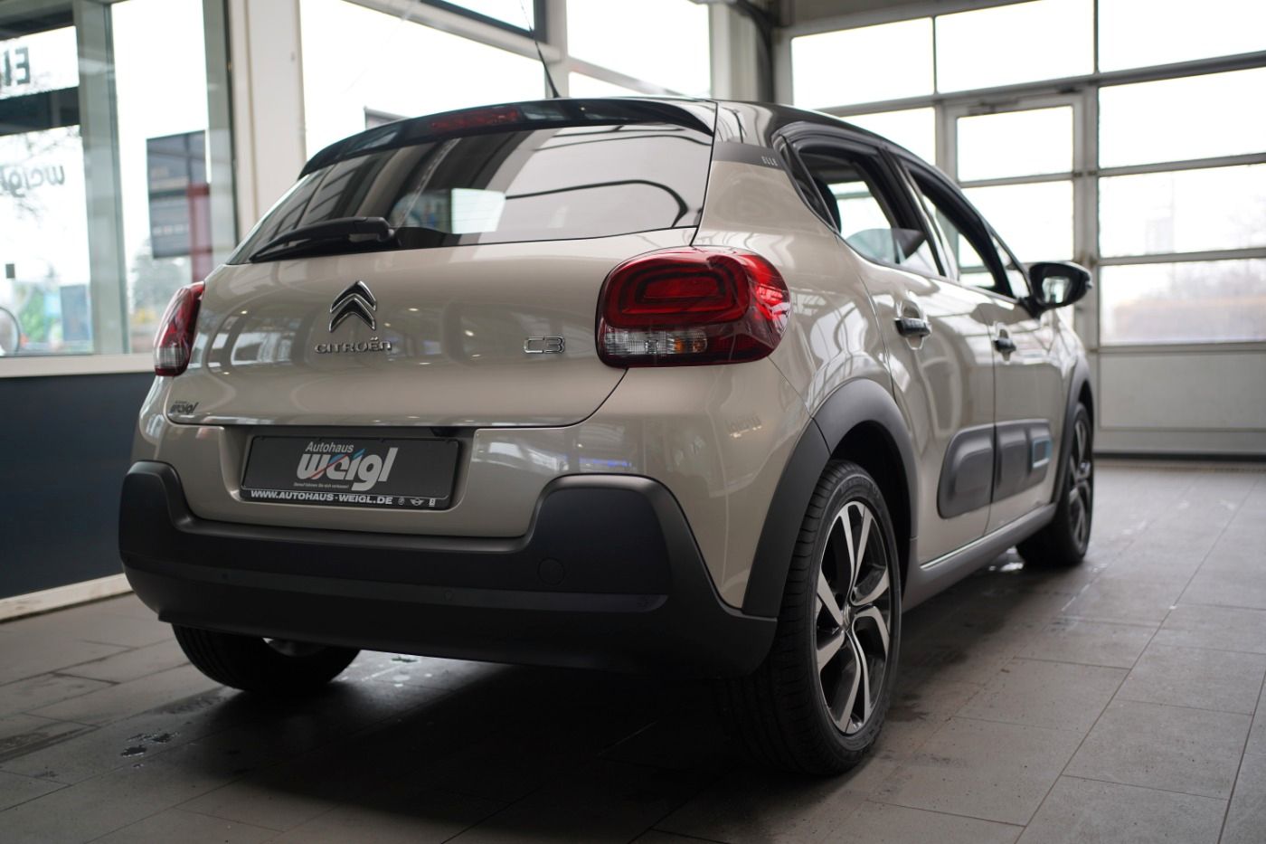 Fahrzeugabbildung Citroën C3 PureTech 110 EAT6 Elle Automatik Sitzheizung