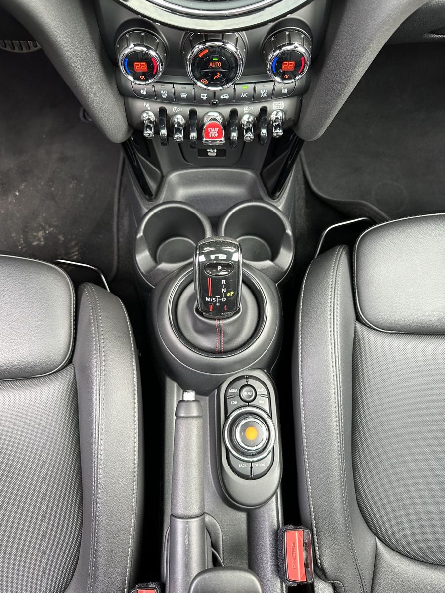 Fahrzeugabbildung MINI Cooper S Sport-Aut. JCW NAV+LED+PANO+ACC+H&K+1HD