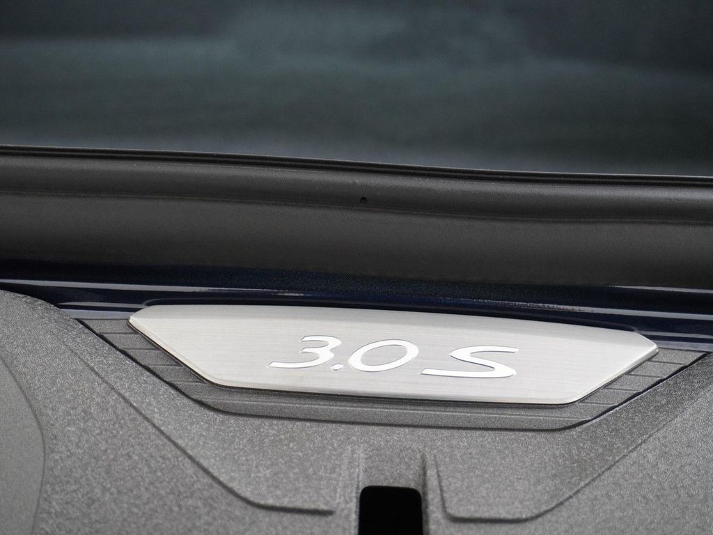 Porsche 992 Cabrio 3.0 Carrera S Sport Design | Sport Ch