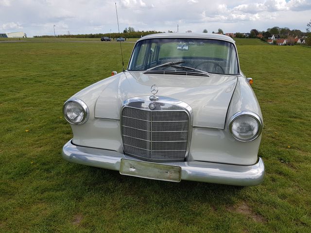 Mercedes-Benz 190