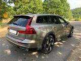 Volvo V60 Cross Country B4 D AWD Geartronic Pro Pro - Volvo V60 Cross Country von privat