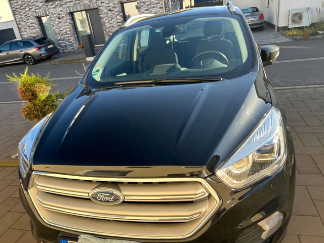 Ford Kuga 1,5 EcoBoost 2x4 110kW Business Edition...