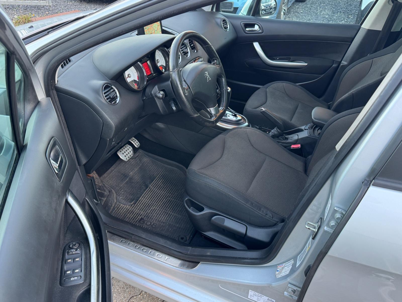Peugeot 308 2014 — photo 6