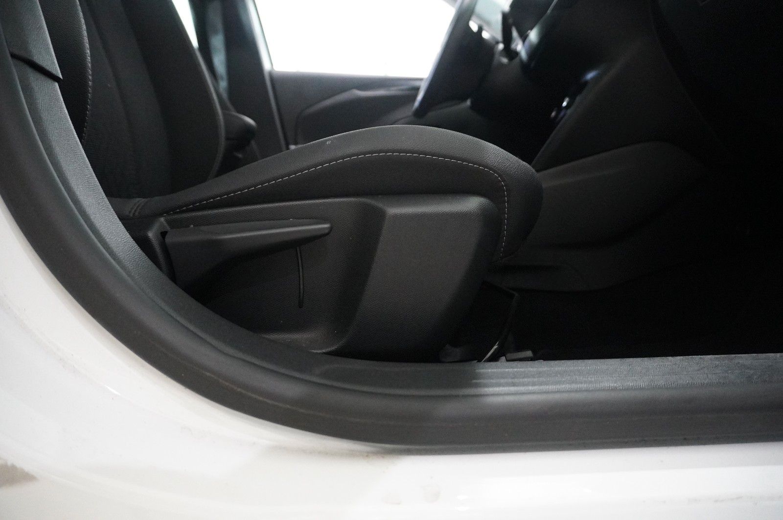 Fahrzeugabbildung Opel Corsa F 1.2T ELEGANCE NAVI/LED/KAMERA/SPORT/DAB+