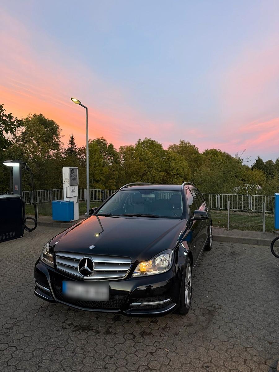 Mercedes-Benz C180 2011 — photo 12