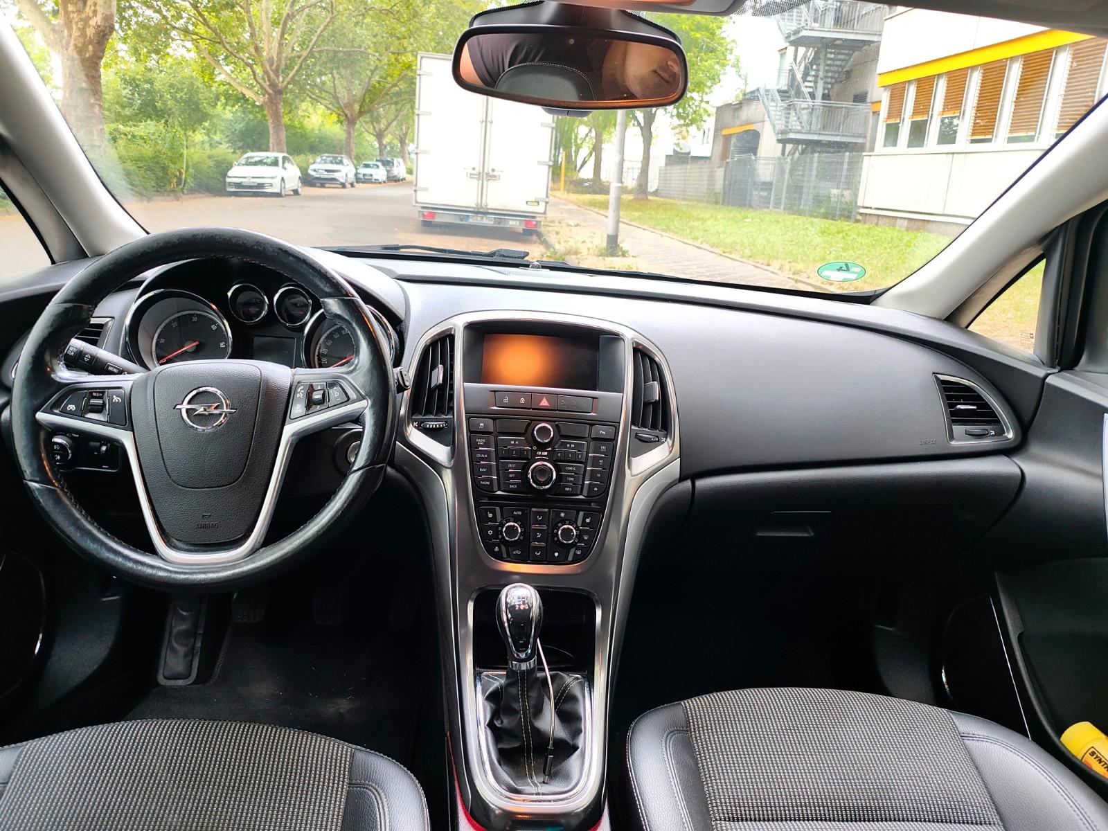 Opel Astra 2010 — photo 8