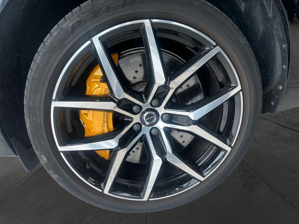 VOLVO XC60 T8 AWD Recharge Polestar Engineered VOLVO XC60 T8 AWD Recharge Polestar Engineered