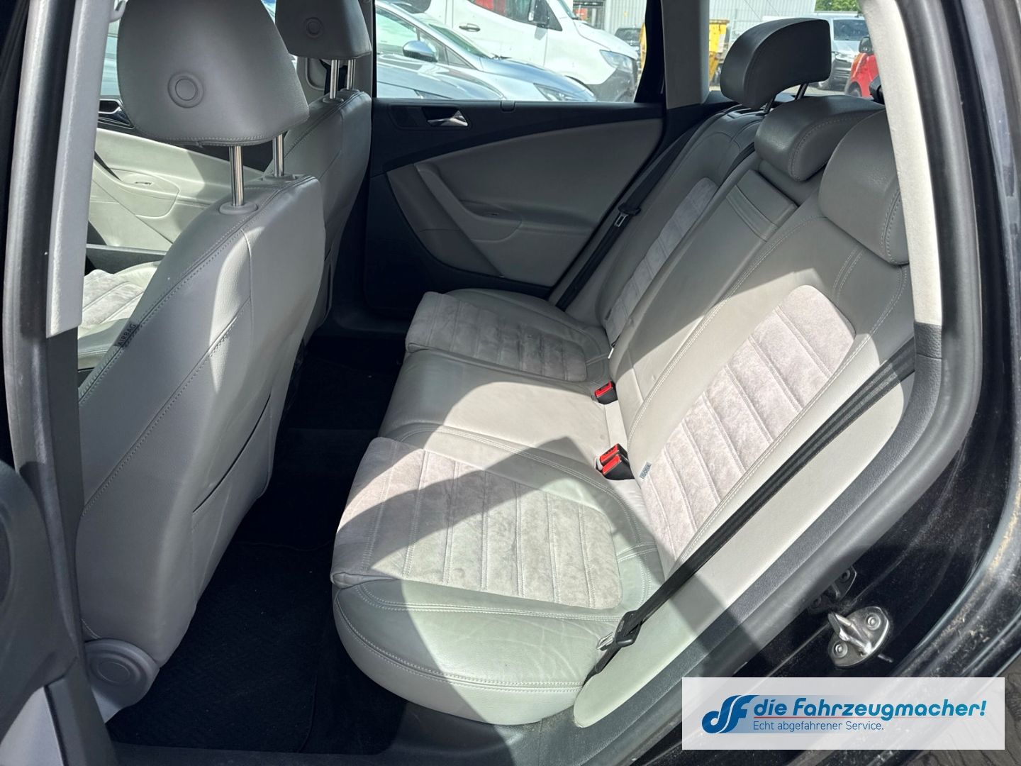 Fahrzeugabbildung Volkswagen Passat Variant Highline Navi Leder *EXPORT