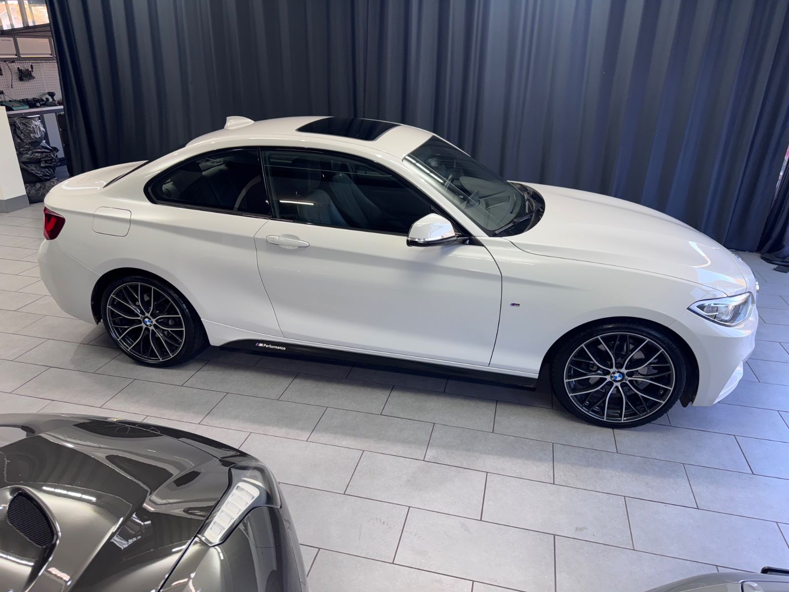 Fahrzeugabbildung BMW 220 d Coupe M Sport|19 ZOLL M-PERFORMANCE|LEDER|