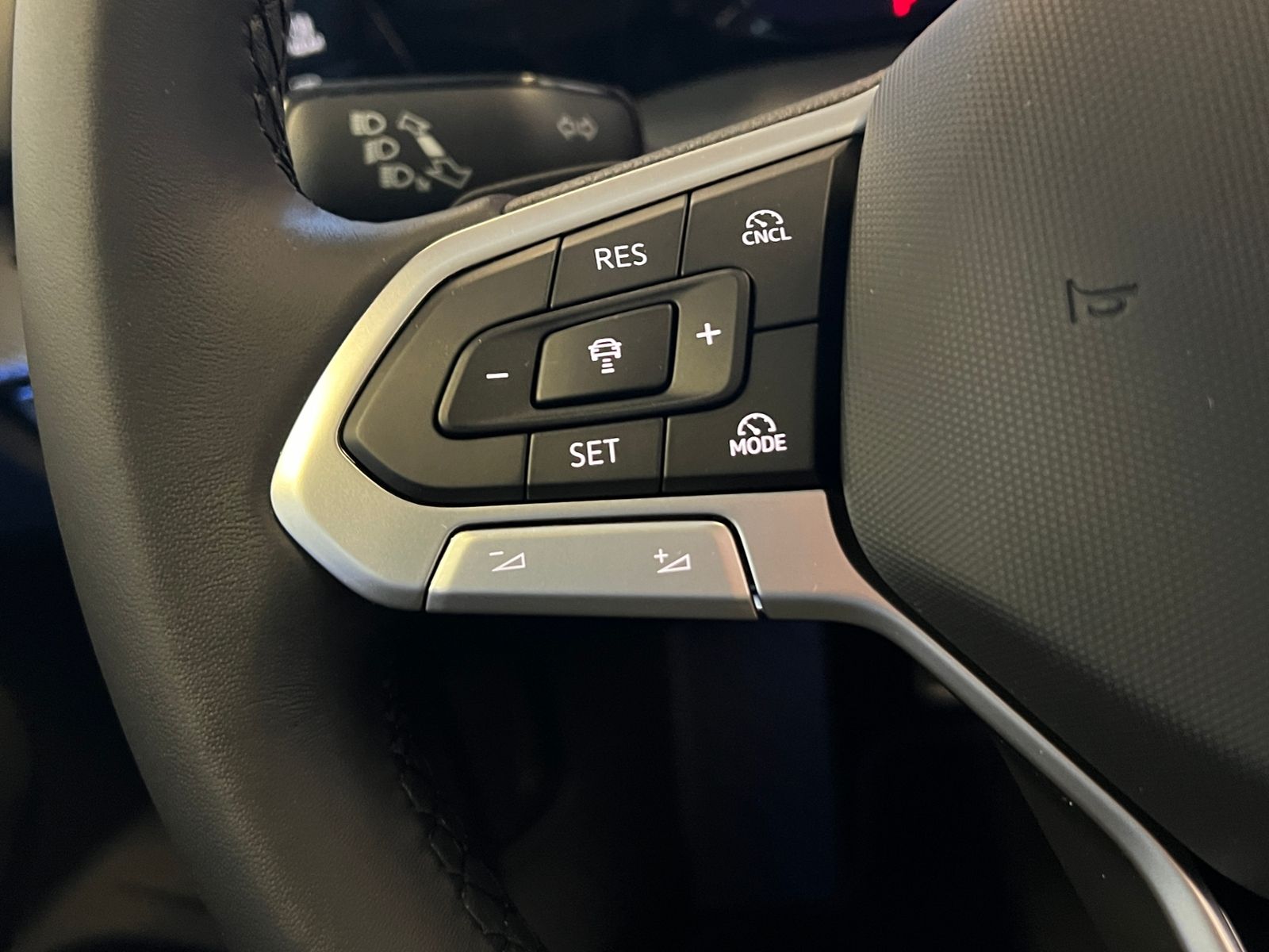 Fahrzeugabbildung Volkswagen Golf VIII Variant Style 1.5 eTSI DSG *IQ.Light,