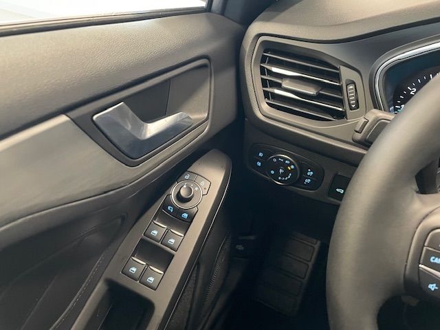 Fahrzeugabbildung Ford Focus Turnier Titanium MHEV LED Kamera Tempomat