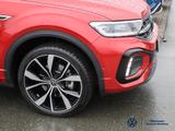 Volkswagen T-Roc 2.0 TSI R-LINE+AHK+PARKASSIST+NAV+ACC+LED - mit Benzin-Antrieb: Rot, mit Navigationssystem