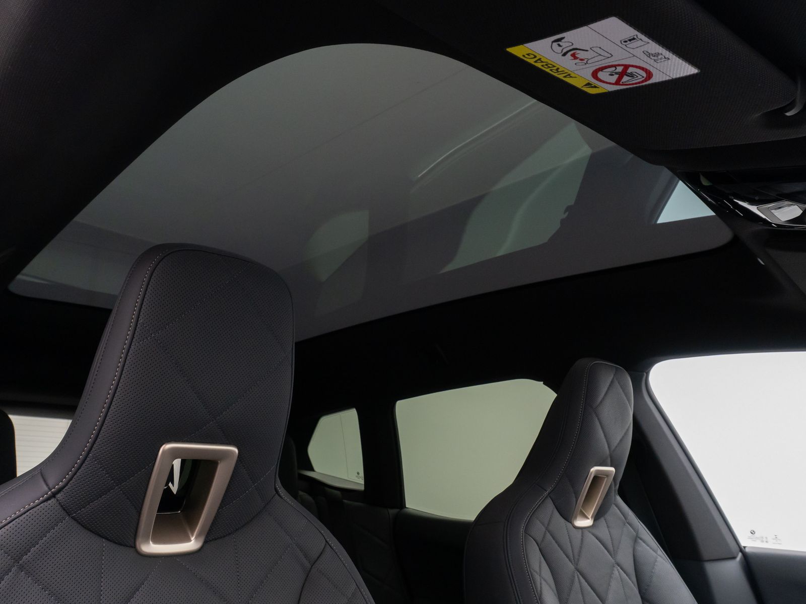 Fahrzeugabbildung BMW iX xD40 Sportpaket DAB SkyLounge 360° AHK 22Zoll