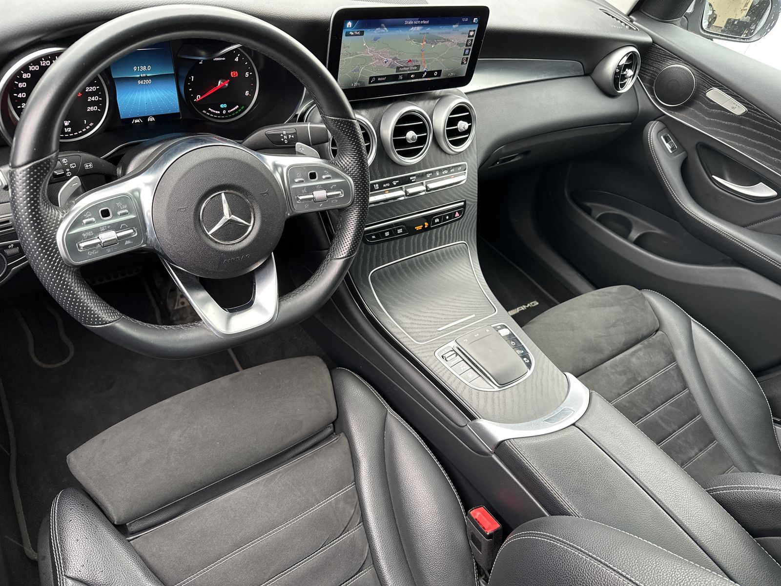 Fahrzeugabbildung Mercedes-Benz GLC 300de 4Matic AMG-Line NAV+LED+AHK+PANO+19ZO