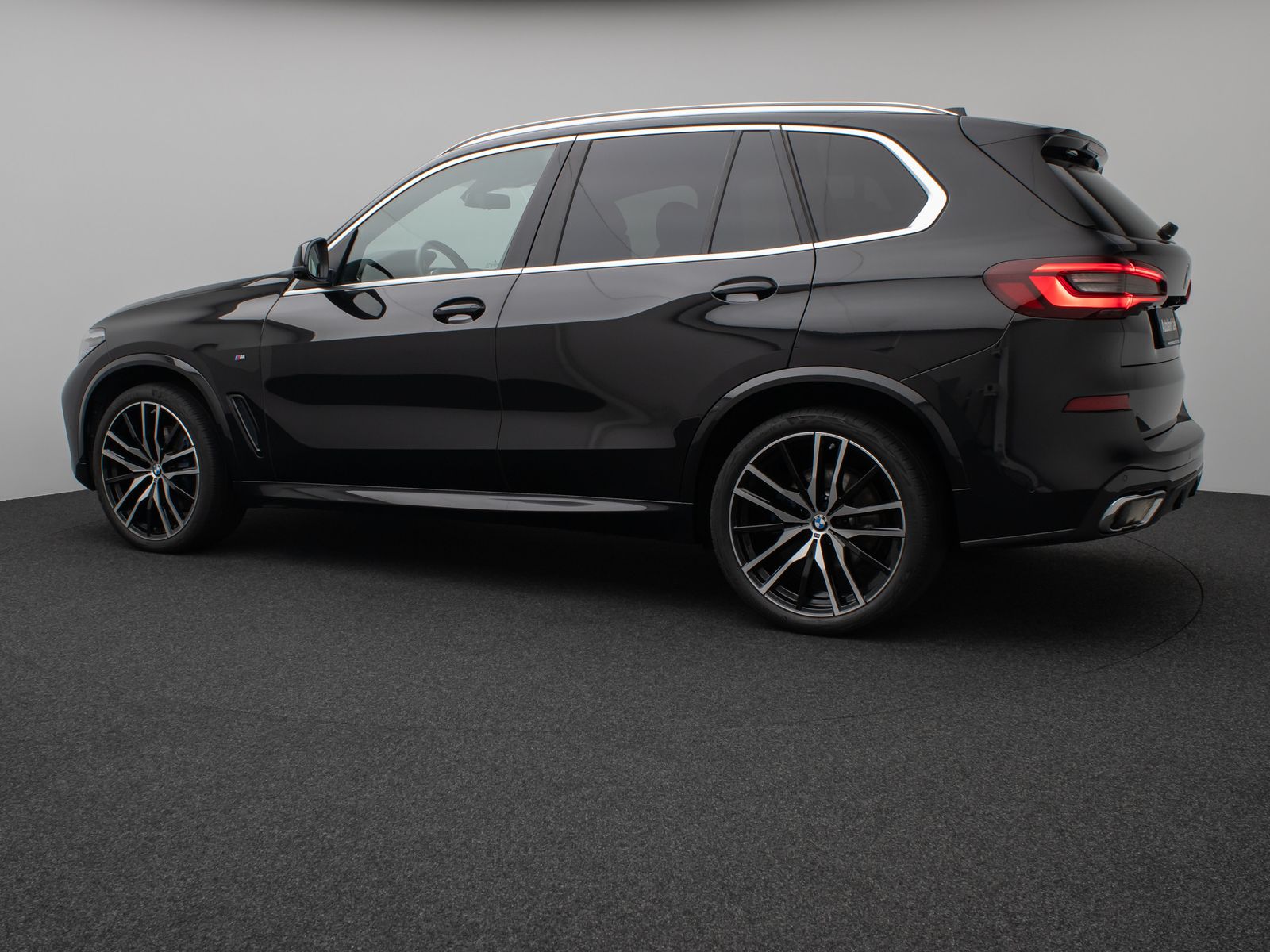Fahrzeugabbildung BMW X5 xD30d M Sport 360° HUD DAB 4xKlima AHK 22Zoll