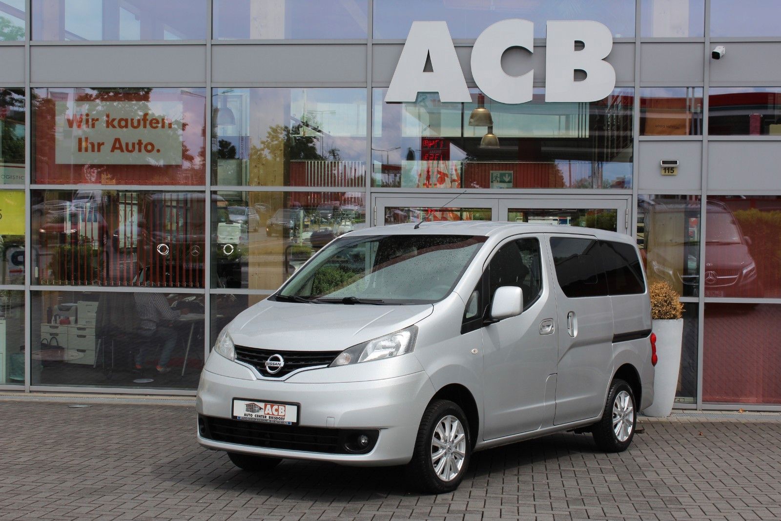 NISSAN NV200