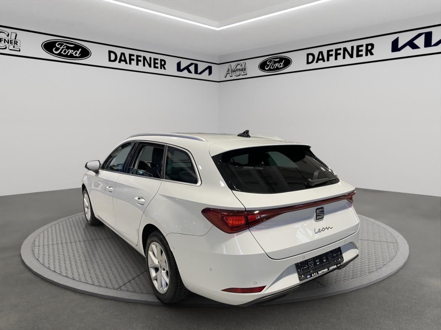 Fahrzeugabbildung SEAT Leon Sportstourer Style 1.5 TSI EU6d