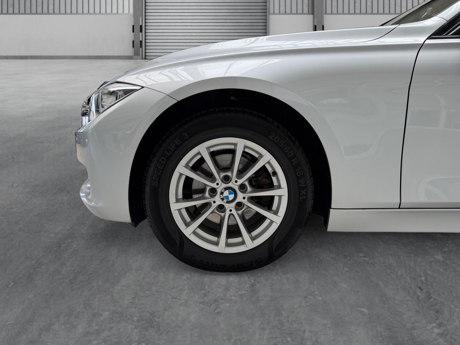 BMW 316 KLIMAAUTOMATIK+BI-XENON+EINPARKHILFE+ALU+TOP