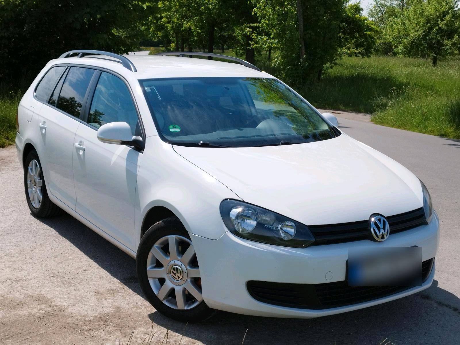 Volkswagen Golf 2012 — rear view