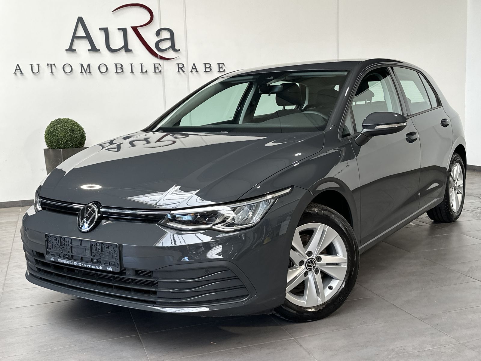 Fahrzeugabbildung Volkswagen Golf 1.5 TSI Life NAV+LED+ACC+CARPLAY+VCOCKPIT