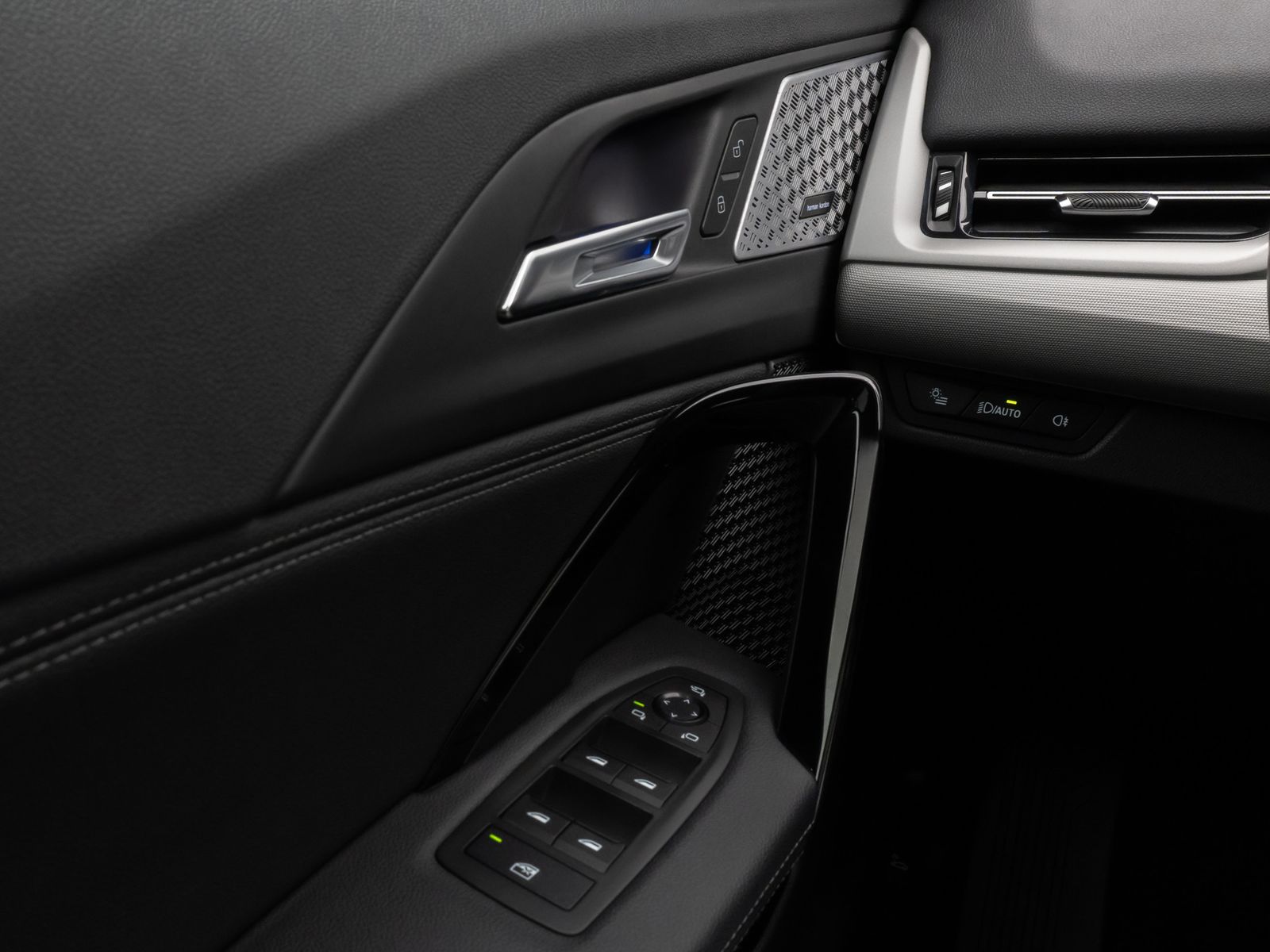 Fahrzeugabbildung BMW X1 sD18i Panorama Kamera DAB H/K Komfort Sport