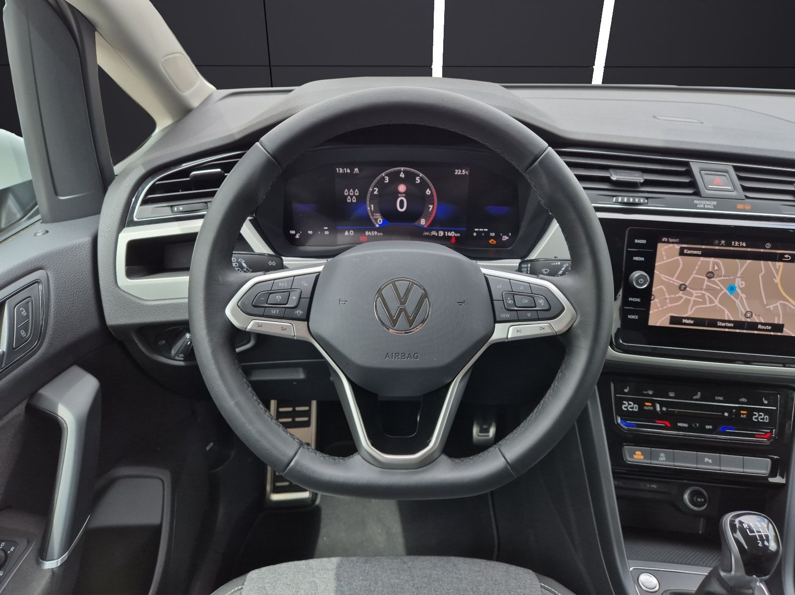Fahrzeugabbildung Volkswagen Touran TSI Move 7-Si AHK Navi AID ACC PDC SH LM