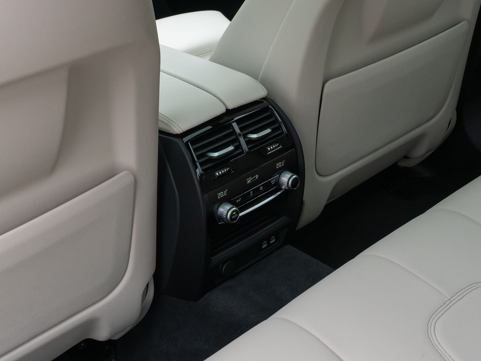 Fahrzeugabbildung BMW 540i xD M Sport Glasdach Kamera HUD DAB H/K 19"