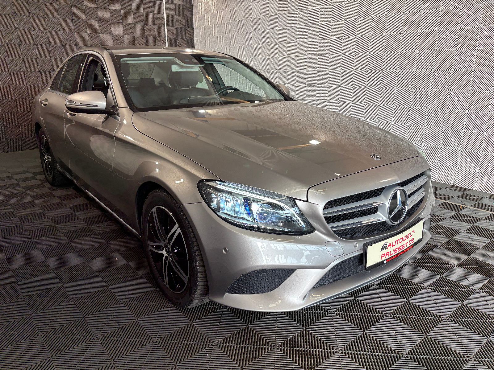 Gebrauchtwagen Mercedes-Benz C 180 C 180 Lim.*AVANTGARDE*MULTIBEAM-R.KAM-SHZ-NAVI in Horb am Neckar