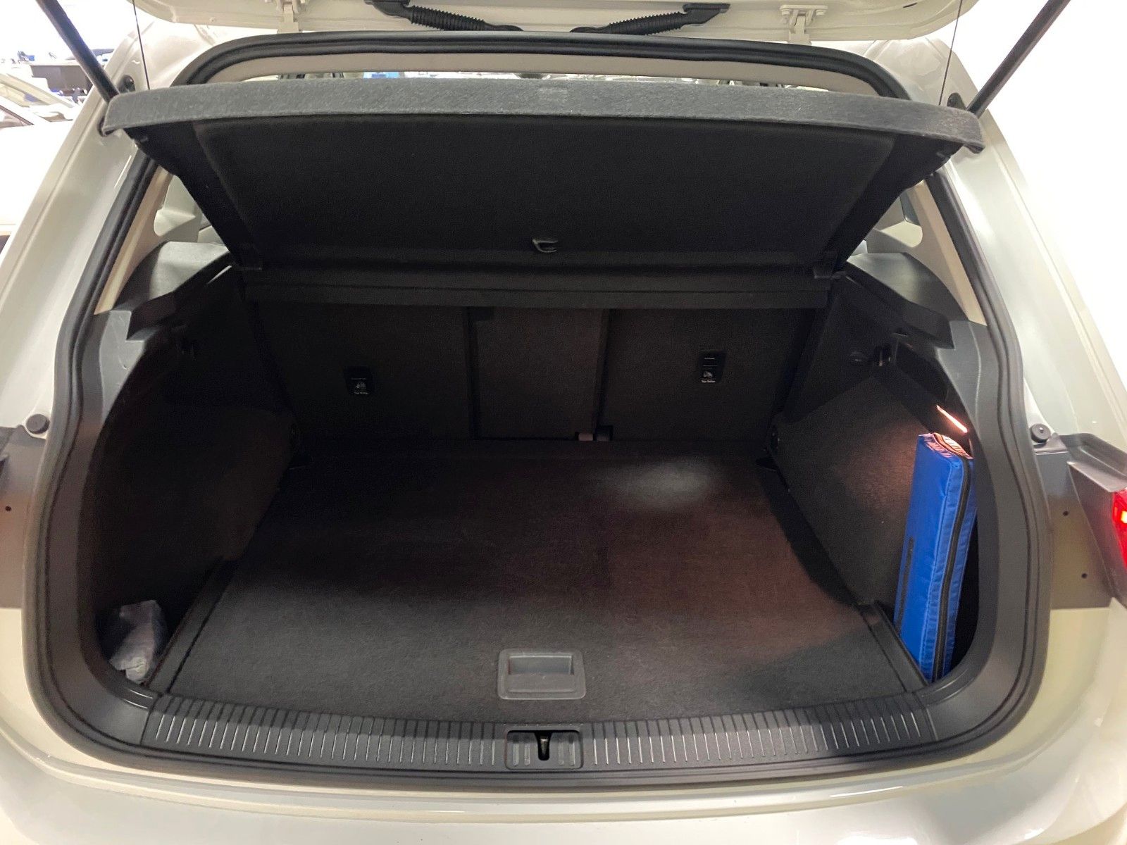 Fahrzeugabbildung Volkswagen Tiguan 1.5 TSI Trendline+NAVIGATION+ALLWETTER+BC