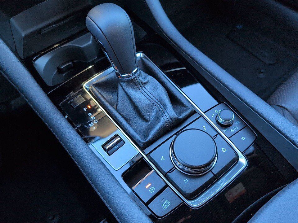 Fahrzeugabbildung Mazda 3 2.0L eSKY-X AT TAKUMI 360+BOSE+HUD+MATRIX+NAV+