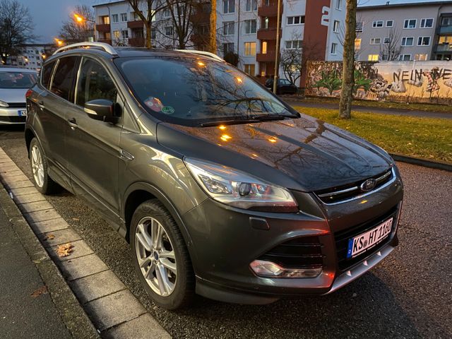 Ford Kuga Individual *4x4*AHK*KeyLess*Leder*Panorama*