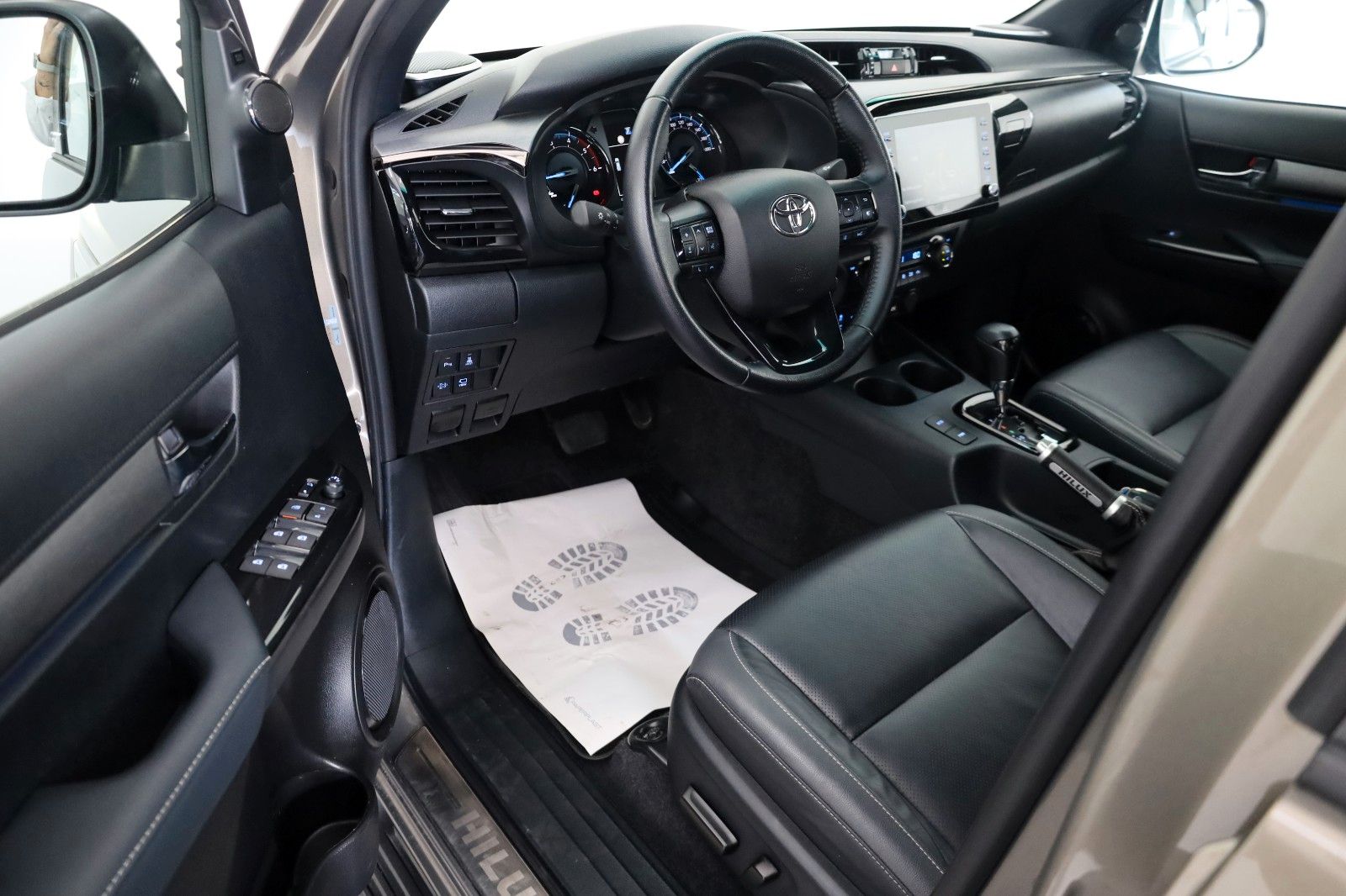 Fahrzeugabbildung Toyota Hilux 2.8 D-4D Invincible Sport,ACC,AHK,Rollo el