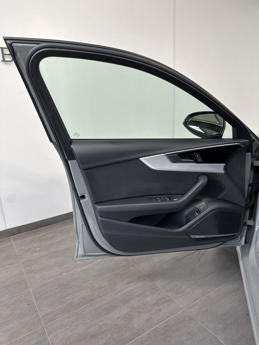 Fahrzeugabbildung Audi A4 Avant 40 TFSI S-Line Qu VCOCK+HUD+NAV+LED+ACC
